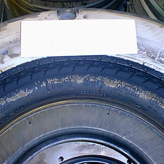 Problema noto nella produzione di pneumatici: Incrostazioni sullo stampo | Soluzione: Chem-Trend® distaccanti