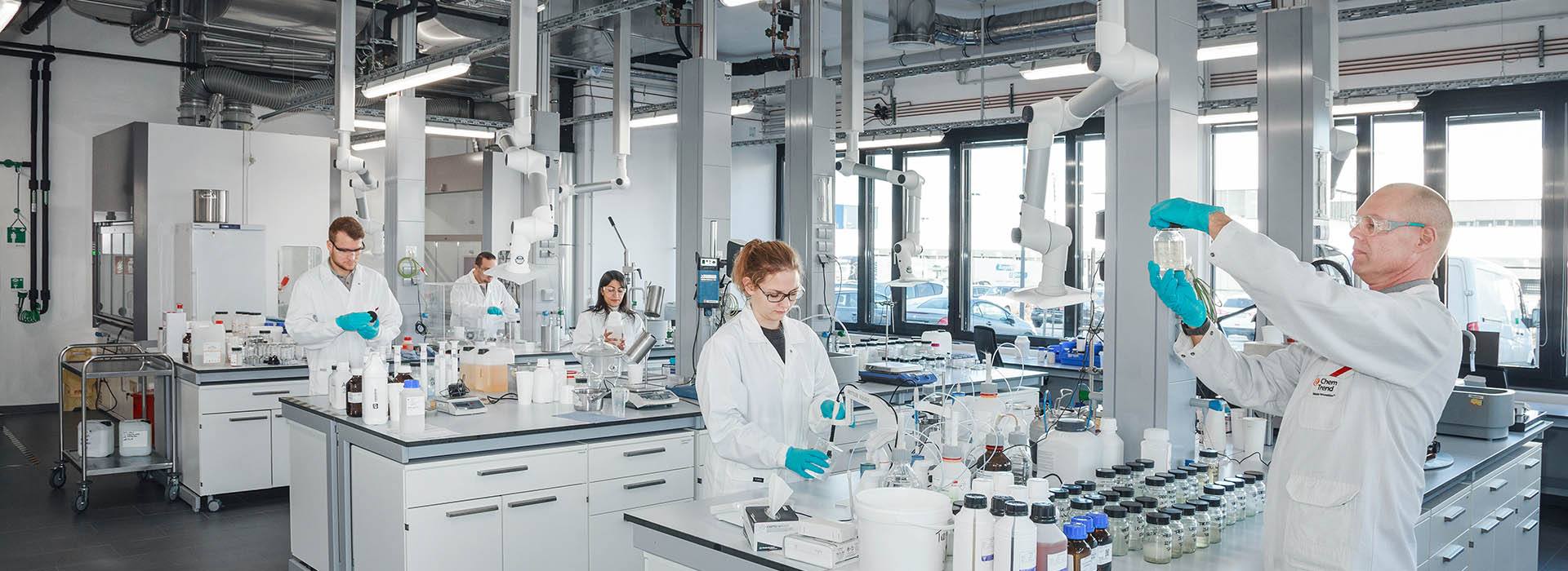 Nel centro di tecnologia avanzata Chem-Trend sono disponibili nuove attrezzature e spazi dedicati ai laboratori per la ricerca e svluppo dei settori Termoplastico, Poliuretano e Compositi del legno.